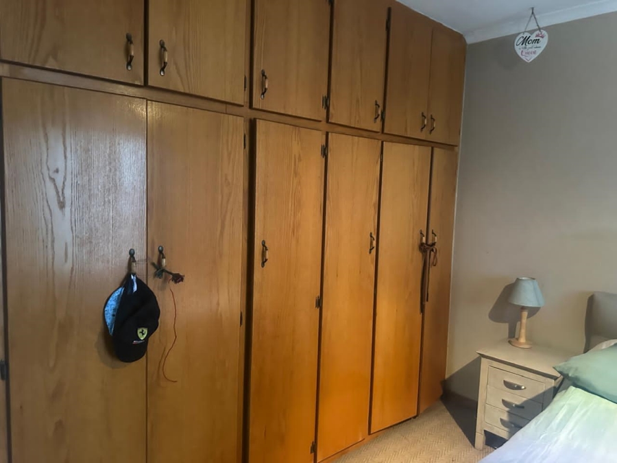 5 Bedroom Property for Sale in Waterval East North West